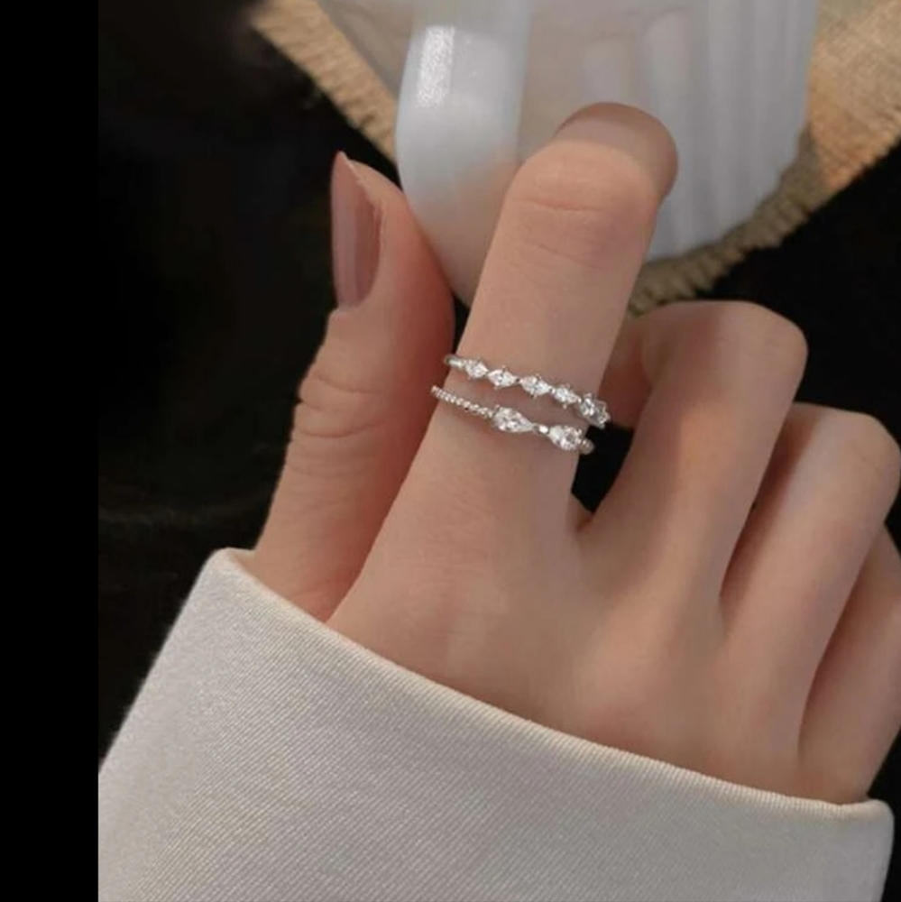 🎀🎀NEW🎀🎀PRETTY!! Dainty Bow Double Band CZ DECOR Ring in SILVER